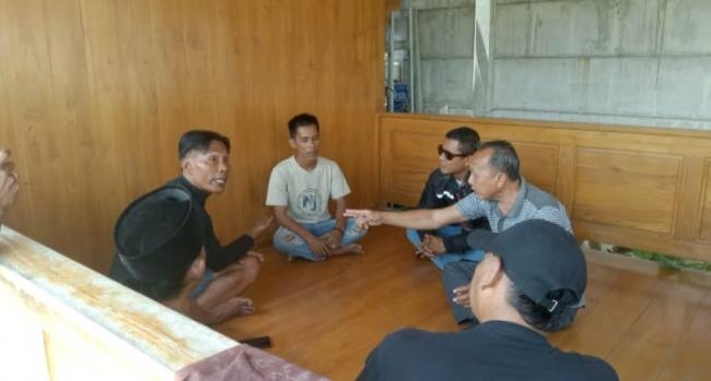 Perusahan Ekspedisi Truk Angkutan Tanah Diduga Sandera Sopir, LMP Macab Kab. Serang, Geruduk Pool Kendaraan dan Bawa Pulang Sang Sopir.